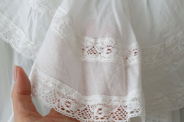 画像9: 80ボイル レースピンタックラッフルケープ衿ブラウス (WH)