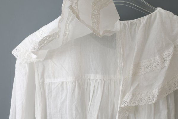 画像8: 80ボイル レースピンタックラッフルケープ衿ブラウス (WH)