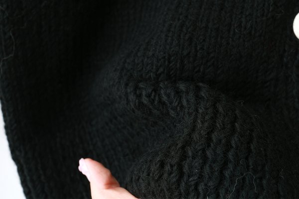 画像10: ネパールハンドニット 求心さくらんぼ刺繍カーディガン (BK)