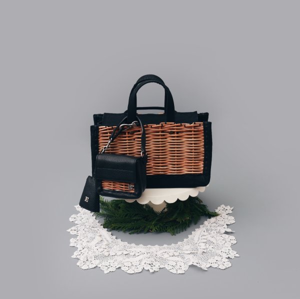 画像12: フニュ・シュリンク 籐付きミニサイフ (BK)