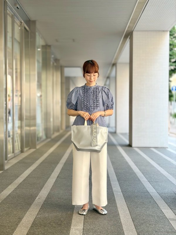画像17: modern tuck frill volume sleeve blouse (NV×WH)