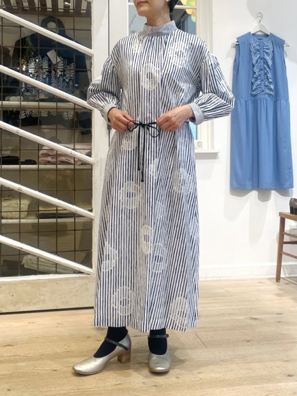 画像18: misty flower スタンドカラーギャザードレス (ADA3178:WH)