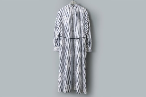 画像2: misty flower スタンドカラーギャザードレス (ADA3178:WH)