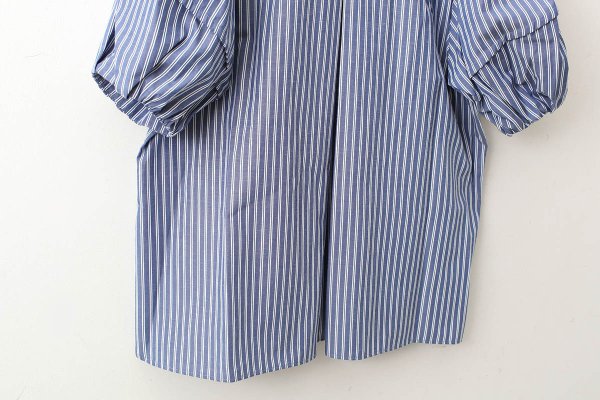 画像9: modern tuck frill volume sleeve blouse (NV×WH)