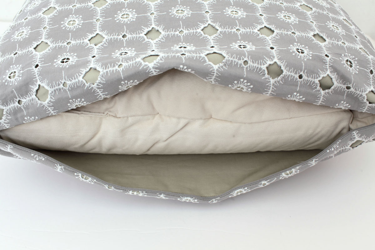 ミナペルホネン anemone ライトグレー クッションカバー アネモネ