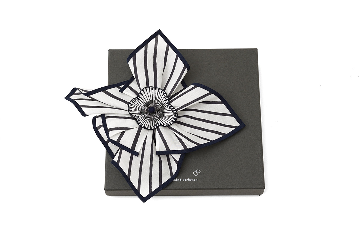 light flower コサージュ (AAS7784:WH) light flower コサージュ (AAS7784:WH)
