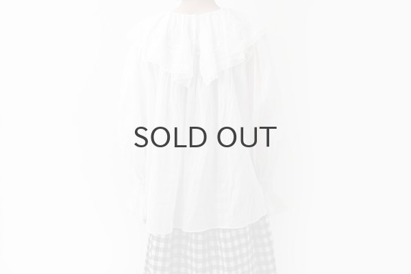 画像13: 80ボイル レースピンタックラッフルケープ衿ブラウス (WH) (13)