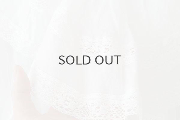 画像9: 80ボイル レースピンタックラッフルケープ衿ブラウス (WH) (9)