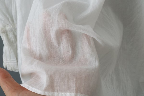 画像10: 80ボイル レースピンタックラッフルケープ衿ブラウス (WH) (10)