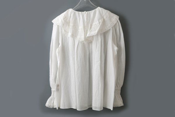 画像3: 80ボイル レースピンタックラッフルケープ衿ブラウス (WH) (3)