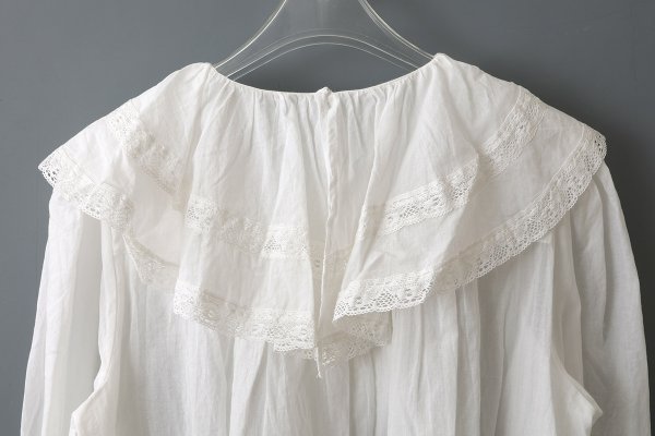画像7: 80ボイル レースピンタックラッフルケープ衿ブラウス (WH) (7)