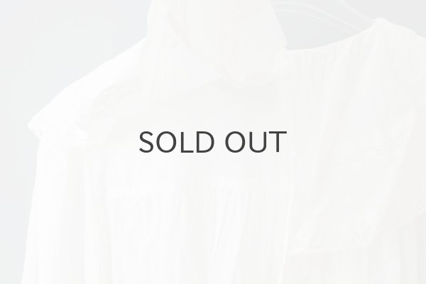 画像8: 80ボイル レースピンタックラッフルケープ衿ブラウス (WH) (8)