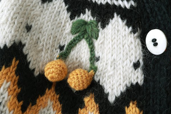 画像5: ネパールハンドニット 求心さくらんぼ刺繍カーディガン (BK) (5)