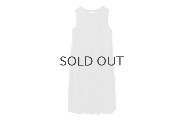 画像1:  2 / 60 サキソニー プリーツワンピース (BK) (1)