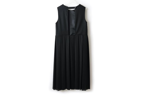 画像2:  2 / 60 サキソニー プリーツワンピース (BK) (2)