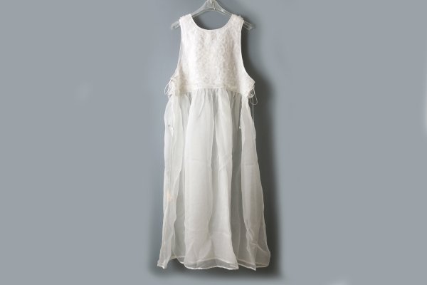 BUNON ブノン　Embroidery Frill Dress ワンピース BUNON ブノン Embroidery Frill Dress ワンピース
