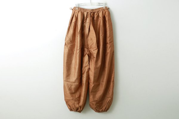 画像2: Khadi Silk Tuck Gather Balloon Pants (C.BR) (2)
