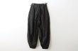 画像2: Khadi Silk Tuck Gather Balloon Pants (BK) (2)
