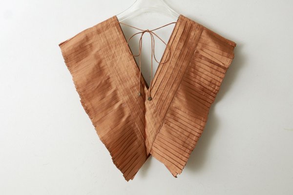 画像2: Khadi Silk Tuck Ruffle Collar (C.BR) (2)