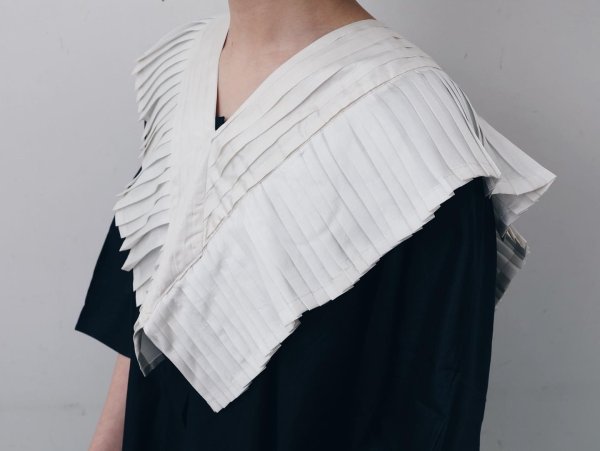 画像8: Khadi Silk Tuck Ruffle Collar (C.BR) (8)