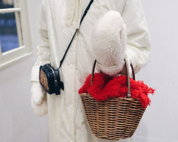 画像12: 【再入荷予約・1月下旬】牛ソフト籐付き長財布 E金具 (BK） (12)