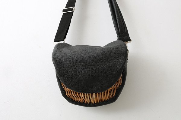 画像2: フニュシュリンク・ボディバッグS (15622:BK) (2)