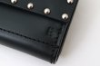 画像4: オイルショルダー 素押しカシメ 三つ折り財布 (BK) (4)