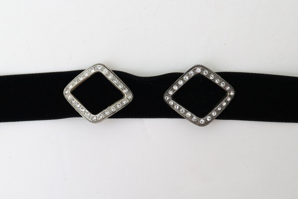 左:ニッケル×クリスタル、右:スミ黒×クリスタル