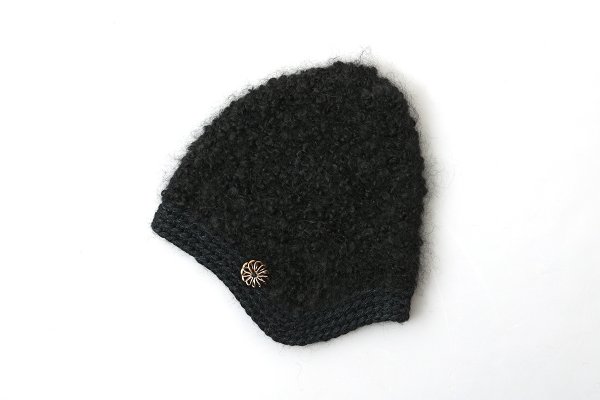 画像1: 別注!! モヘアループ 耳当て付きニットクロッシェ (BK:花型ボタン) (1)