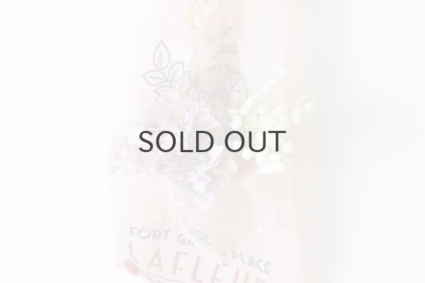 ポケットに入っている花束はバッグには付きません。