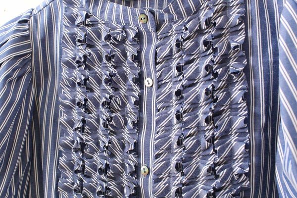 画像5: modern tuck frill volume sleeve blouse (NV×WH) (5)