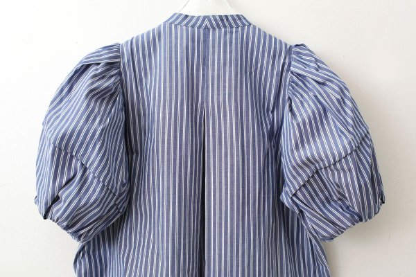 画像8: modern tuck frill volume sleeve blouse (NV×WH) (8)