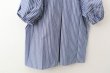 画像9: modern tuck frill volume sleeve blouse (NV×WH) (9)