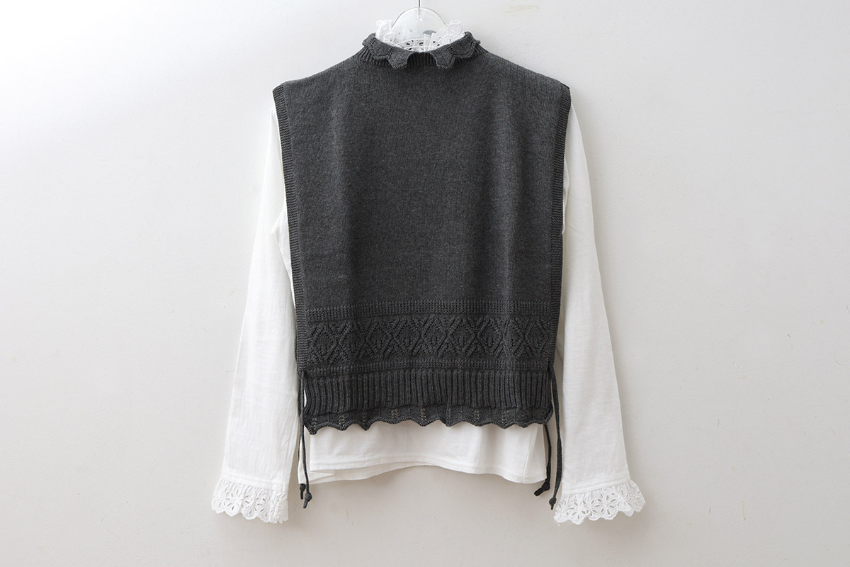 ANTIPAST アンティパスト　袖刺繍　薄手　スプリングコート ANTIPAST アンティパスト 袖刺繍 薄手 スプリングコート