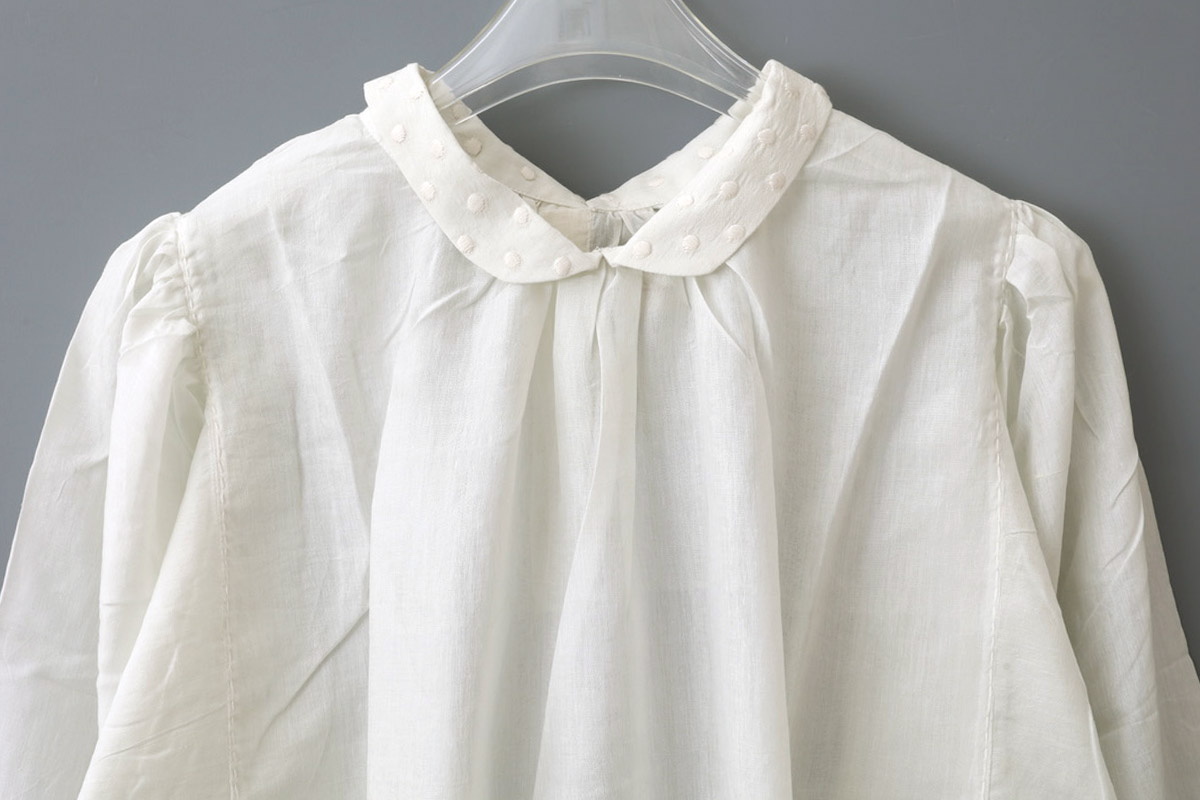 EMBROIDERY COLLAR BLOUSE