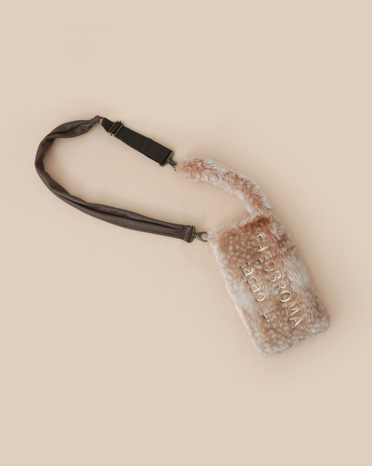 ebagos エバゴス チョコバーポシェット