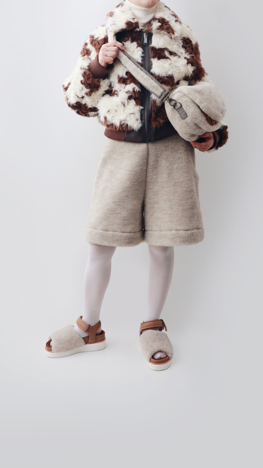 再お値下げ【美品】eb.a.gos エバゴス ボア サコッシュ ebagos エバゴス ボア テンダーベルトサンダル