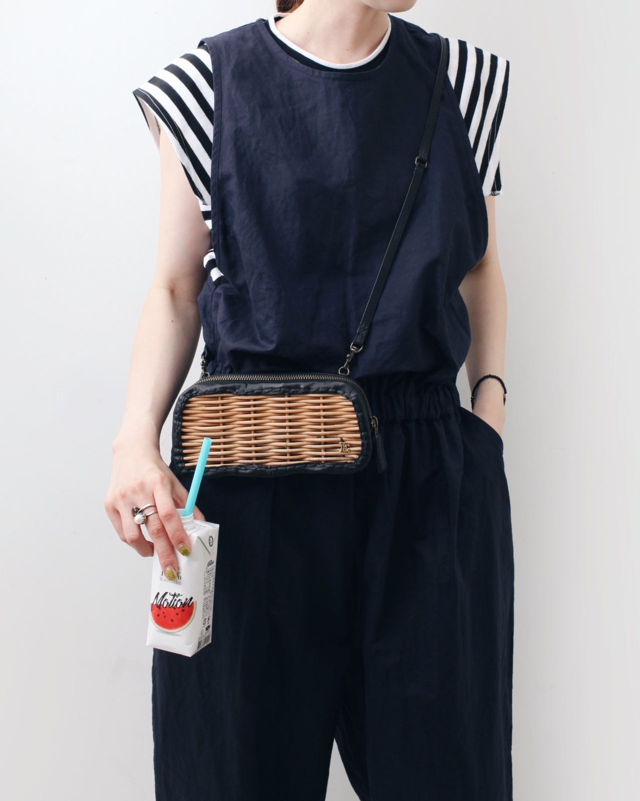 ebagos エバゴス 牛革ソフト籘付き長財布