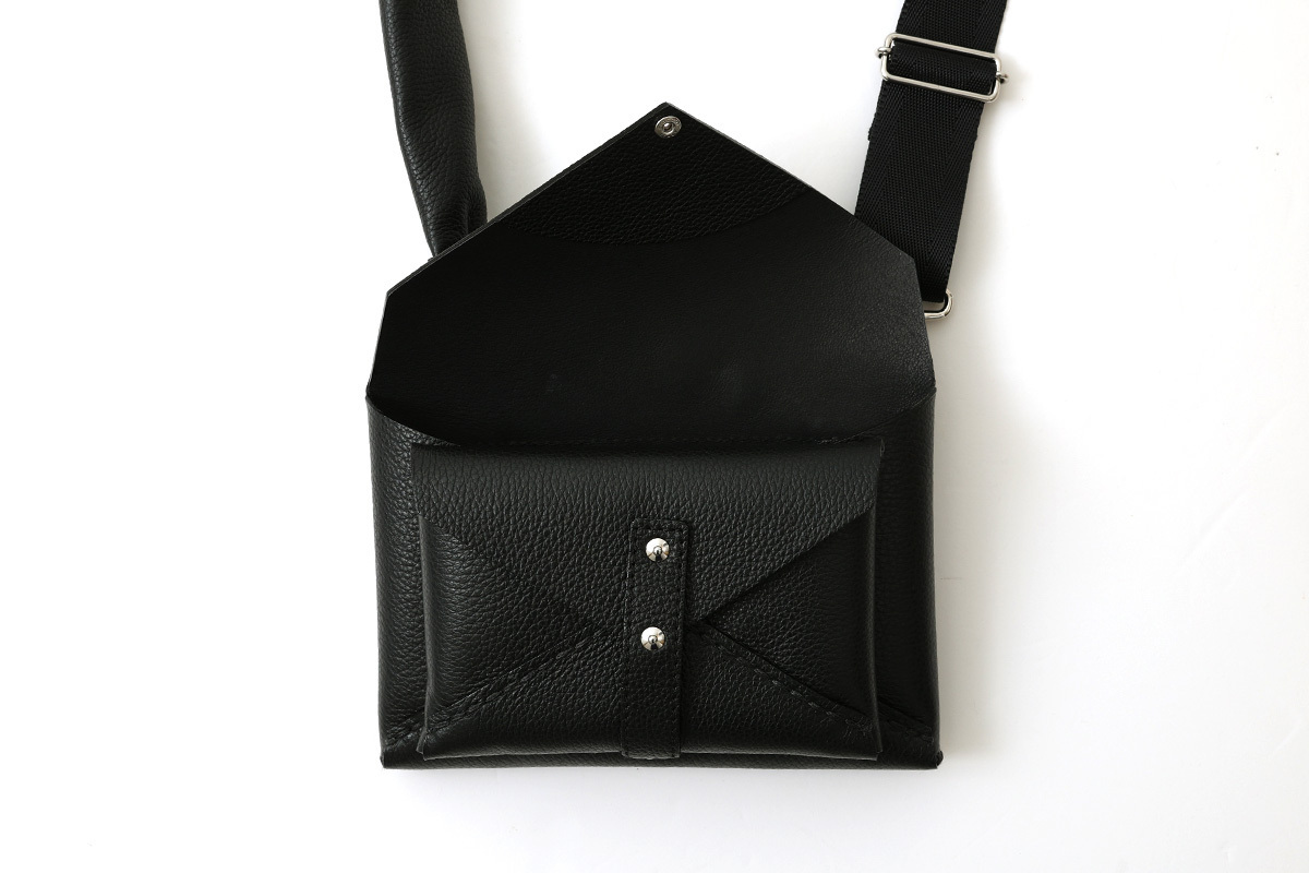 ebagos エバゴス 封筒型 3way bag フニュ・シュリンク