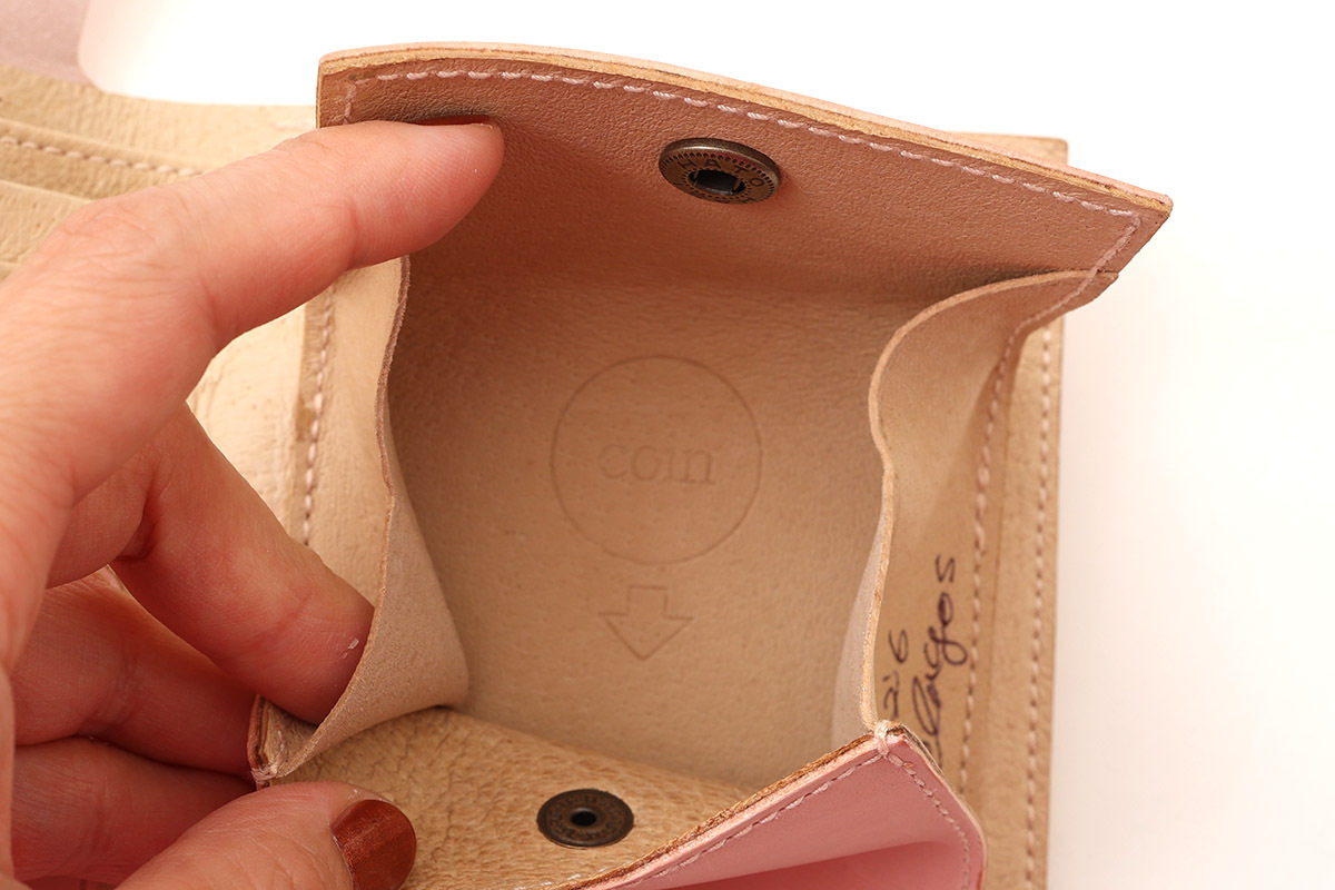 ebagos エバゴス ショルダー カーフレザー 二つ折ステッチ財布